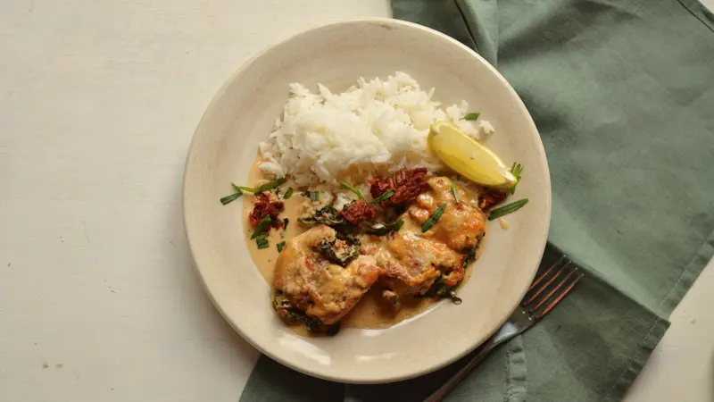Kycklinggryta med soltorkade tomater och ris